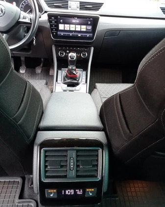 Skoda Superb cena 75700 przebieg: 159500, rok produkcji 2018 z Rajgród małe 326